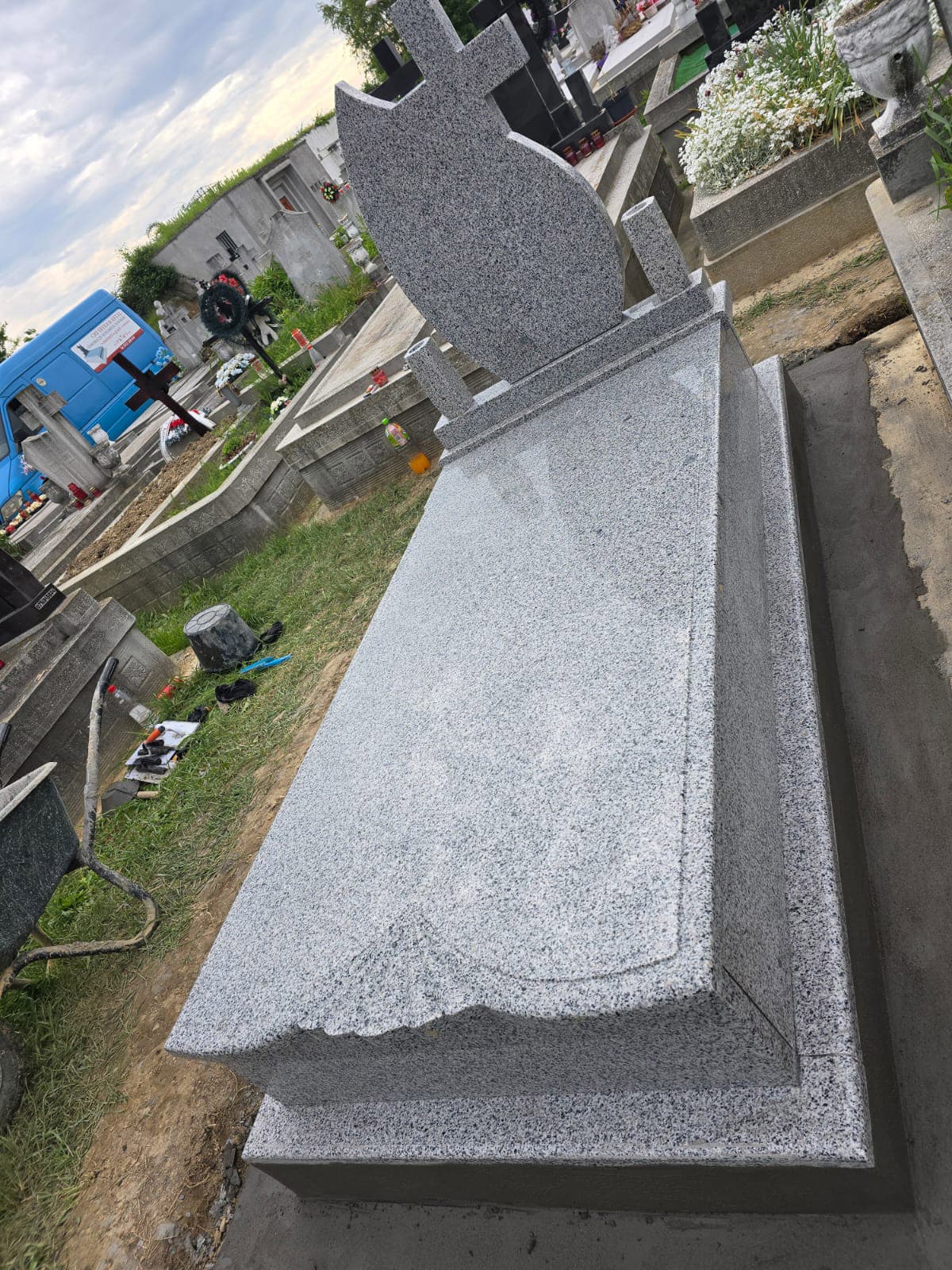 Monument funerar granit gri deschis, model 05