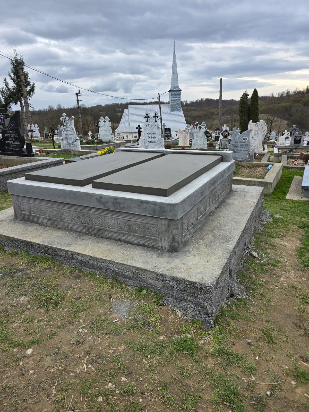 Monument funerar din ciment, dublu, model 08