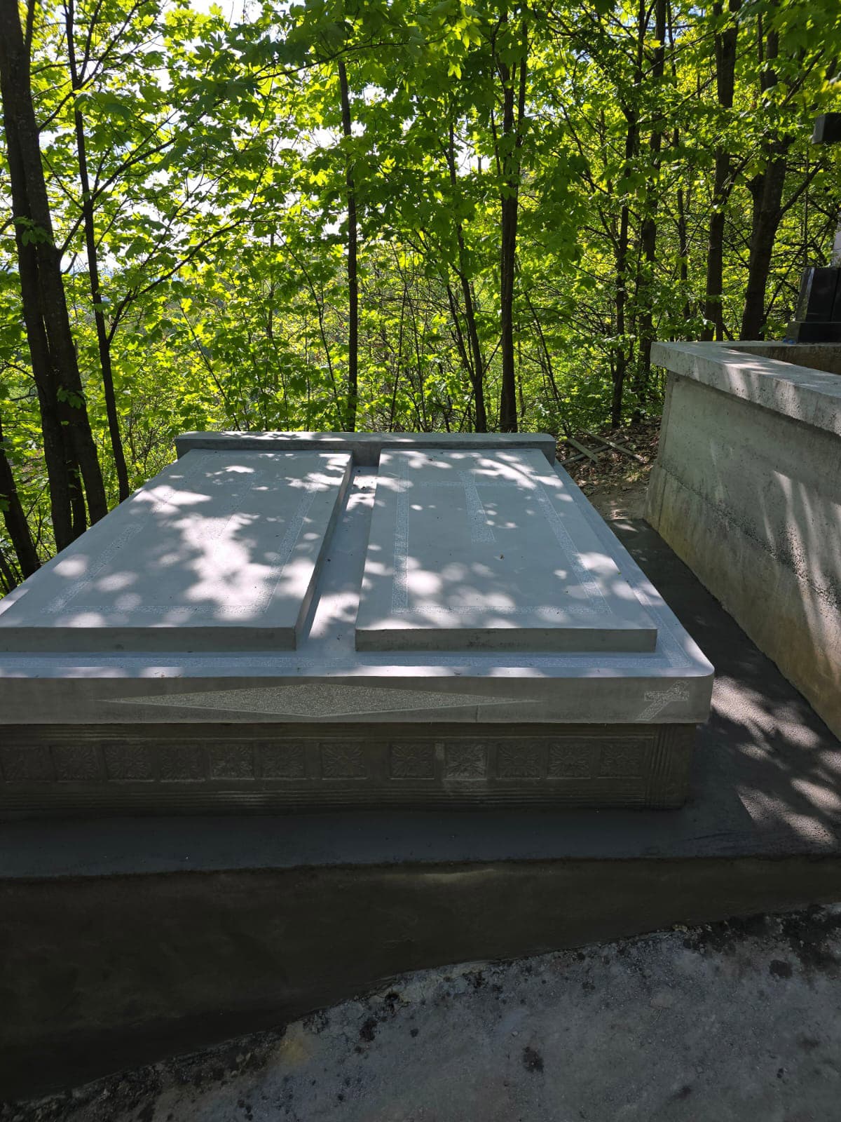 Monument funerar din ciment, dublu, model 10